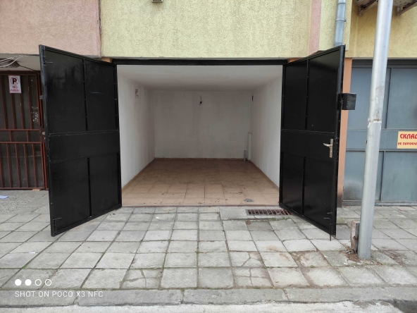 Дава се под наем Гараж / Паркомясто в Варна, Колхозен пазар - 19 кв.м за 127.5 € - Снимка #1