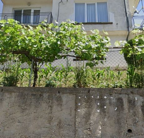 Етаж от къща в с. Средногорци, Област Смолян - 130 кв.м за 693 €/кв.м - Снимка #1