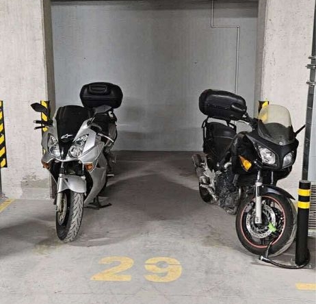 Дава се под наем Гараж / Паркомясто в София, 7-ми 11-ти километър - 12 кв.м за 102 € - Снимка #1