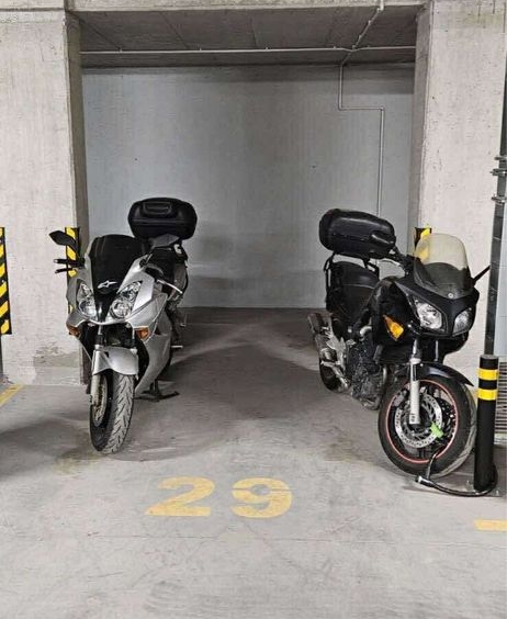 Дава се под наем Гараж / Паркомясто в София, 7-ми 11-ти километър - 12 кв.м за 102 € - Снимка #1