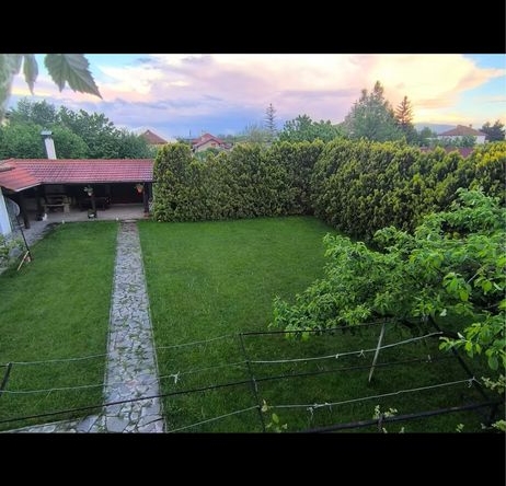 Дава се под наем Къща в Костинброд - 500 кв.м за 3560.82 € - Снимка #1