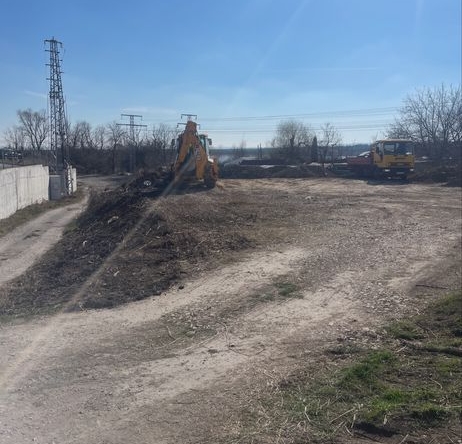 Дава се под наем Парцел в Шумен, Боян Българанов 1 - 2212 кв.м за 765 € - Снимка #1