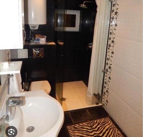 Дава се под наем Едностаен апартамент в Варна, Червен площад - 20 кв.м за 408 € - Снимка #1