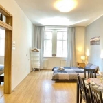 Дава се под наем Двустаен апартамент в Пловдив, Център - 67 кв.м за 306 € - Снимка #1