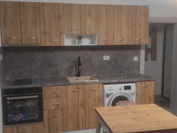 Дава се под наем Двустаен апартамент в Шумен, Център - 46 кв.м за 357 € - Снимка #1