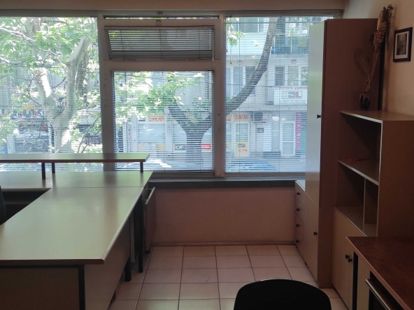 Дава се под наем Офис в Пловдив, Център - 24 кв.м за 193.8 € - Снимка #1