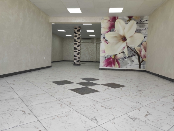 Дава се под наем Магазин в Велико Търново, Колю Фичето - 114 кв.м за 510 € - Снимка #1