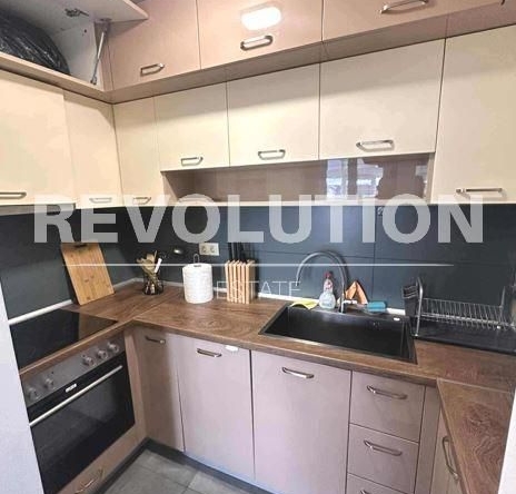 Дава се под наем Четиристаен апартамент в Варна, ВИНС - 100 кв.м за 750 € - Снимка #1