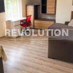 Дава се под наем Тристаен апартамент в Варна, Колхозен пазар - 90 кв.м за 575 € - Снимка #1