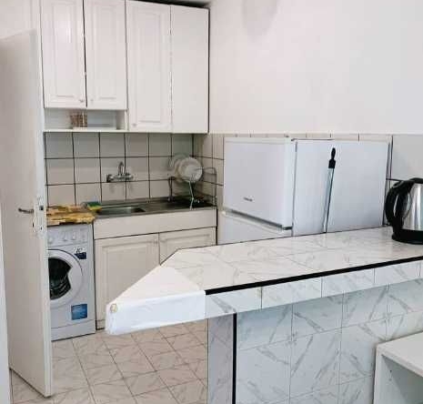 Дава се под наем Тристаен апартамент в София, Редута - 98 кв.м за 443.7 € - Снимка #1