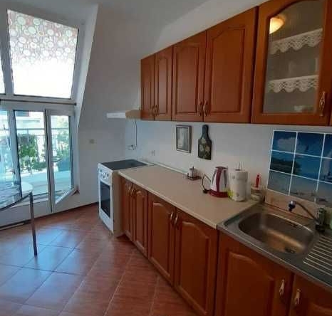 Дава се под наем Двустаен апартамент в Бургас, Лазур - 85 кв.м за 140.25 € - Снимка #1