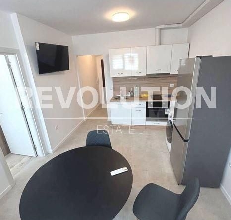 Дава се под наем Двустаен апартамент в к.к. Св.Св. Константин и Елена - 45 кв.м за 325 € - Снимка #1