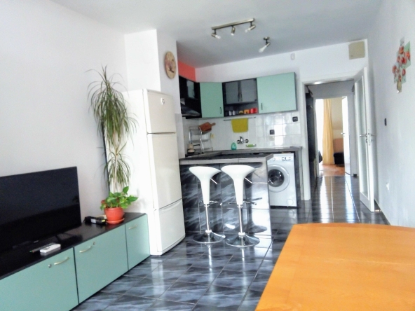 Дава се под наем Тристаен апартамент в Варна, Спортна зала - 78 кв.м за 638.01 € - Снимка #1