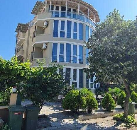 Хотел в Приморско - 816 кв.м за 857 €/кв.м - Снимка #1