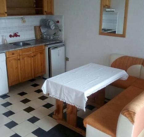 Дава се под наем Двустаен апартамент в Бургас, Лазур - 70 кв.м за 357 € - Снимка #1