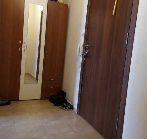 Дава се под наем Двустаен апартамент в Бургас, Славейков - 60 кв.м за 140.25 € - Снимка #1