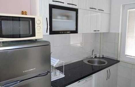 Дава се под наем Четиристаен апартамент в Бургас, Меден рудник - зона А - 95 кв.м за 229.5 € - Снимка #1