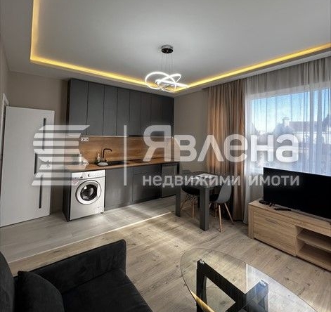 Дава се под наем Двустаен апартамент в Варна, Център - 50 кв.м за 700 € - Снимка #1