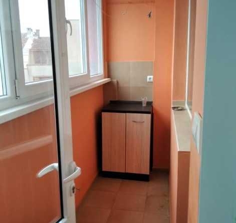 Дава се под наем Двустаен апартамент в Бургас, Славейков - 60 кв.м за 150 € - Снимка #1