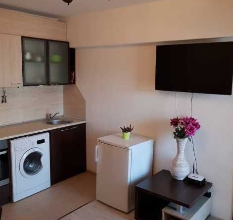 Дава се под наем Едностаен апартамент в Бургас, Лазур - 55 кв.м за 200 € - Снимка #1