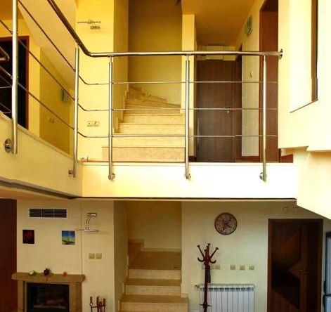 Дава се под наем Къща в Бургас, Ветрен - 250 кв.м за 1020 € - Снимка #1