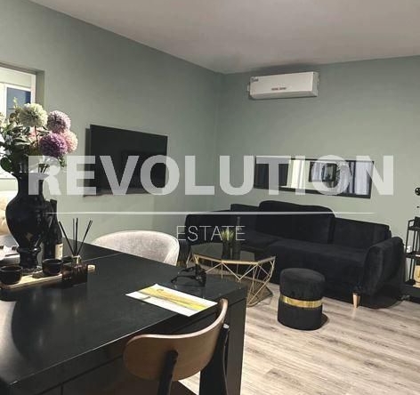 Дава се под наем Етаж от къща в Варна, м-т Пчелина - 150 кв.м за 1530 € - Снимка #1