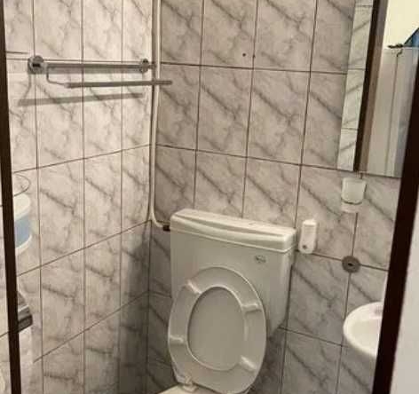 Дава се под наем Едностаен апартамент в Бургас, Център - 40 кв.м за 204 € - Снимка #1