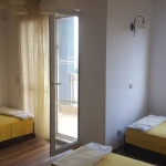 Дава се под наем Двустаен апартамент в Бургас, Меден рудник - зона А - 90 кв.м за 165 € - Снимка #1