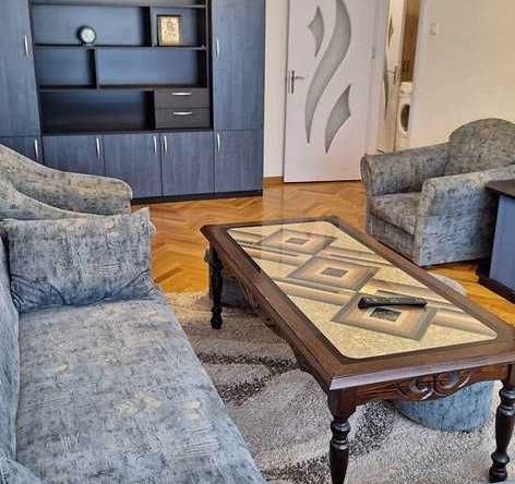 Дава се под наем Тристаен апартамент в Пловдив, Център - 65 кв.м за 350 € - Снимка #1