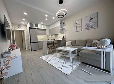 Дава се под наем Двустаен апартамент в София, Хладилника - 75 кв.м за 800 € - Снимка #1