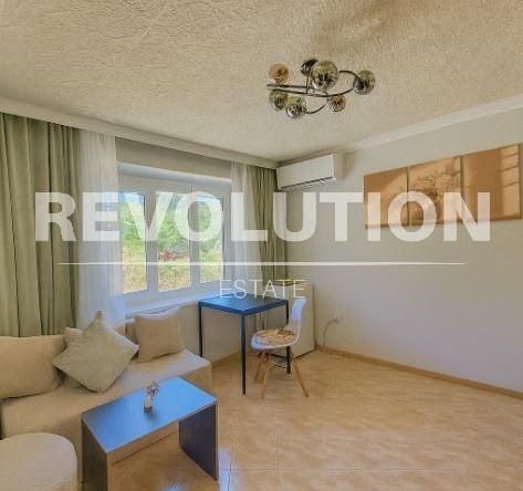 Дава се под наем Двустаен апартамент в Варна, м-т Траката - 45 кв.м за 518.67 € - Снимка #1