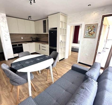 Дава се под наем Двустаен апартамент в Бургас, Възраждане - 78 кв.м за 561 € - Снимка #1