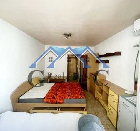 Дава се под наем Едностаен апартамент в Варна, Център - 30 кв.м за 280.5 € - Снимка #1