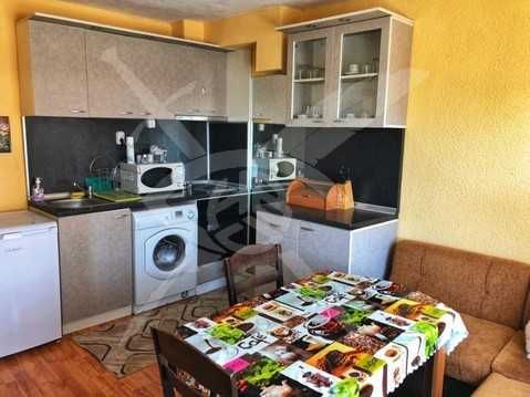 Дава се под наем Етаж от къща в Варна, Цветен квартал - 40 кв.м за 323.85 € - Снимка #1