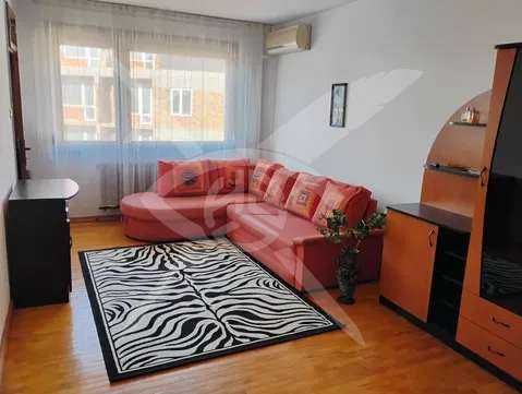 Дава се под наем Тристаен апартамент в Пловдив, Център - 117 кв.м за 508.47 € - Снимка #1
