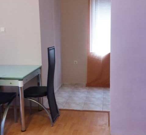 Дава се под наем Двустаен апартамент в Бургас, Изгрев - 50 кв.м за 135 € - Снимка #1