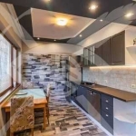 Дава се под наем Тристаен апартамент в Варна, Червен площад - 91 кв.м за 900 € - Снимка #1