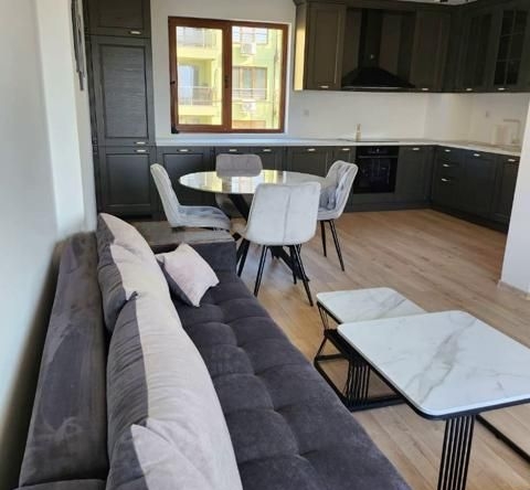 Дава се под наем Тристаен апартамент в Пловдив, Христо Смирненски - 112 кв.м за 714 € - Снимка #1