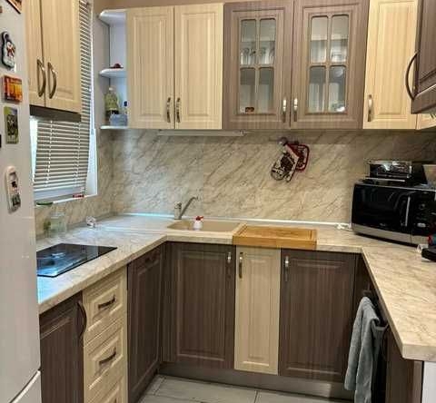 Дава се под наем Четиристаен апартамент в Търговище, Център - 110 кв.м за 357 € - Снимка #1