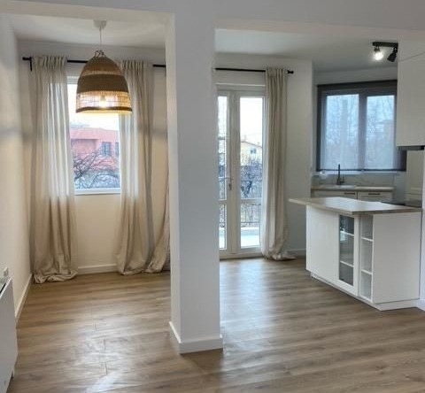 Дава се под наем Етаж от къща в Пловдив, Остромила - 120 кв.м за 869 € - Снимка #1