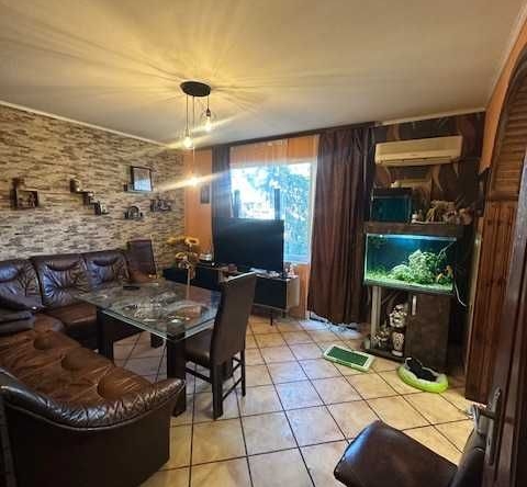Тристаен апартамент в Казанлък - 95 кв.м за 1068 €/кв.м - Снимка #1