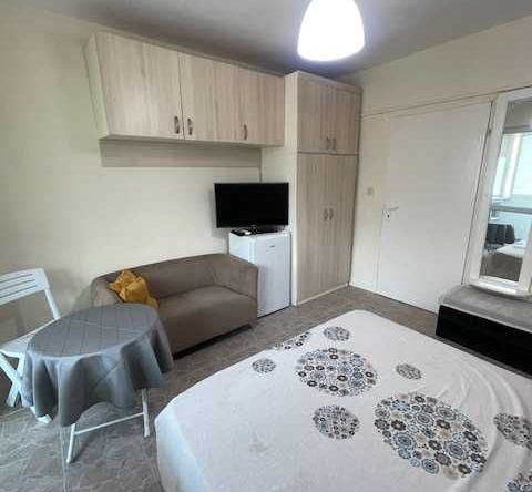 Дава се под наем Едностаен апартамент в Варна, Общината - 30 кв.м за 303.96 € - Снимка #1