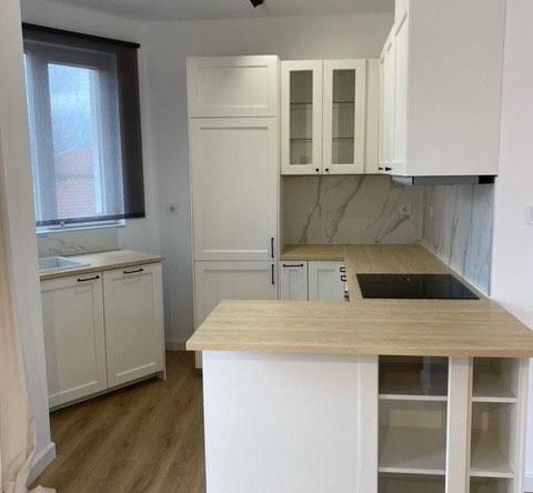 Дава се под наем Четиристаен апартамент в Пловдив, Остромила - 120 кв.м за 586.5 € - Снимка #1