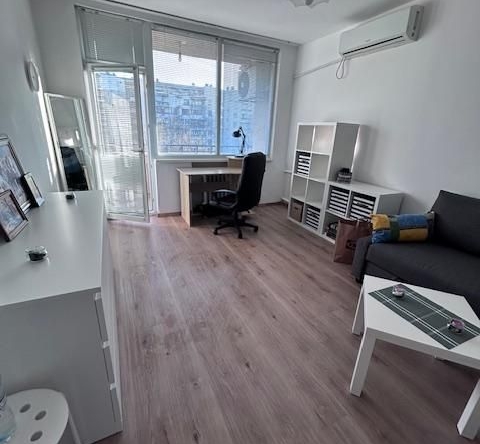 Дава се под наем Едностаен апартамент в София, Медицинска академия - 40 кв.м за 600 € - Снимка #1