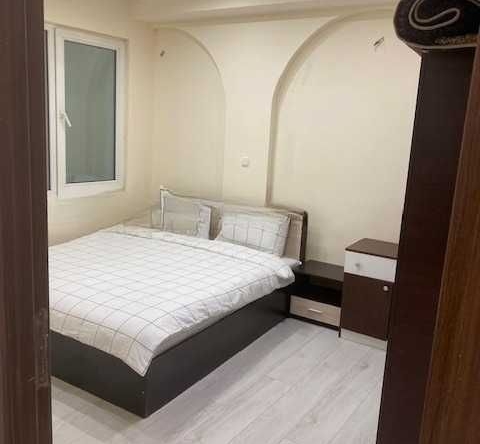 Дава се под наем Тристаен апартамент в София, Зона Б-18 - 90 кв.м за 650 € - Снимка #1