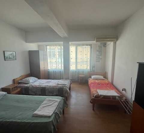 Дава се под наем Ателие в Бургас, Акациите - 45 кв.м за 178.5 € - Снимка #1