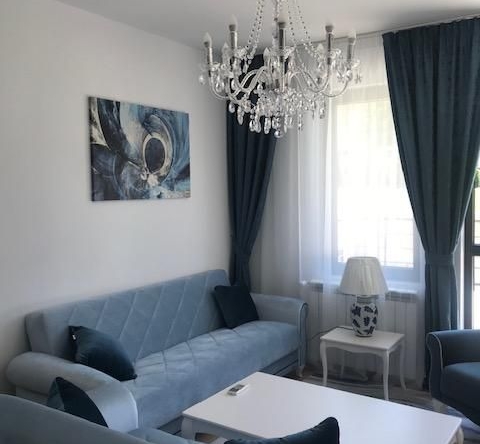 Дава се под наем Тристаен апартамент в София, Хладилника - 150 кв.м за 1300 € - Снимка #1