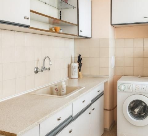 Дава се под наем Тристаен апартамент в Пловдив, Кършияка - 88 кв.м за 383 € - Снимка #1