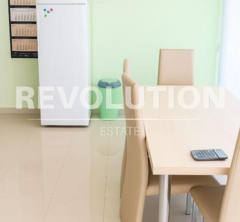 Дава се под наем Тристаен апартамент в Варна, м-т Траката - 80 кв.м за 548.25 € - Снимка #1