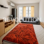 Дава се под наем Едностаен апартамент в Варна, Център - 30 кв.м за 300 € - Снимка #1